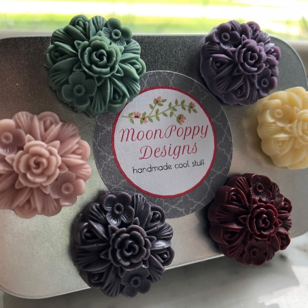 Gorgeous Flower Magnet Set in Gift Tin